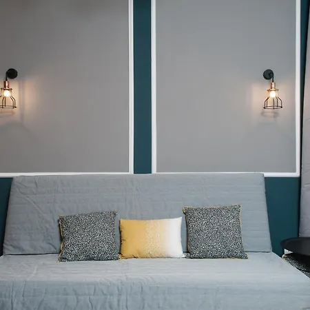 Dohany Studio Apartment