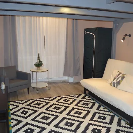Dohany Studio Apartment